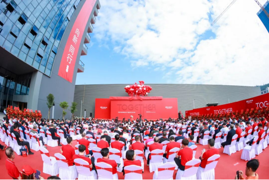 煜晨全案执镜，云端直播见证快意电梯“向新 同行”乔迁盛典